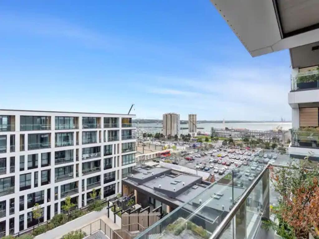 Sleek Modern Studio With Balcony Auckland Exterior foto